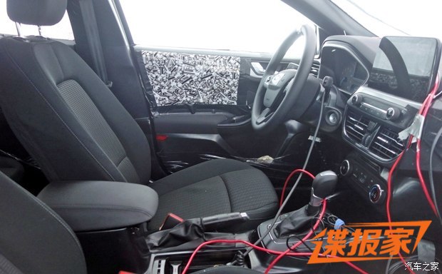 年內上市 國產全新?？怂箖蕊椪櫿帐灼? />
</p>
<p>
	中控臺部分，新車采用了與此前發(fā)布的新嘉年華車型相似的設計，配備了懸浮式中控屏，以及下方帶有雙旋鈕和實體按鍵的按鈕區(qū)域。另外，新車依然配備的是機械式手剎，至于量產高配車型是否將會提供電子手剎，目前我們還不得而知。
</p>
<p style=