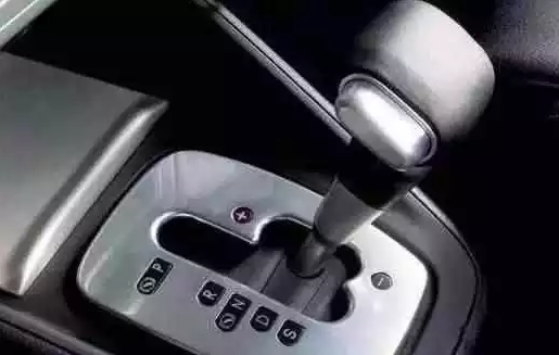 自動檔車這樣開提前報廢，多少老司機中招