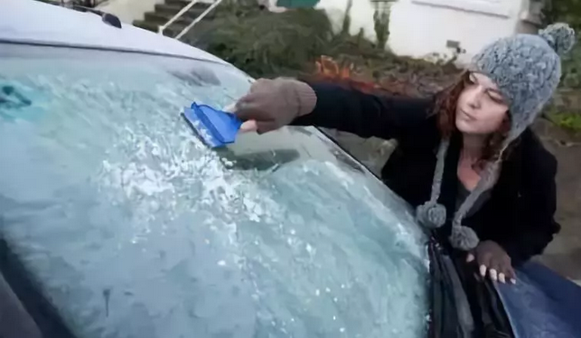 汽車玻璃結(jié)冰怎么辦，簡單處理有妙招
