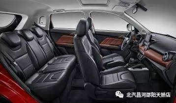 易燃易爆炸！夏天在車?yán)锓胚@些東西絕對(duì)是奪命炸彈！