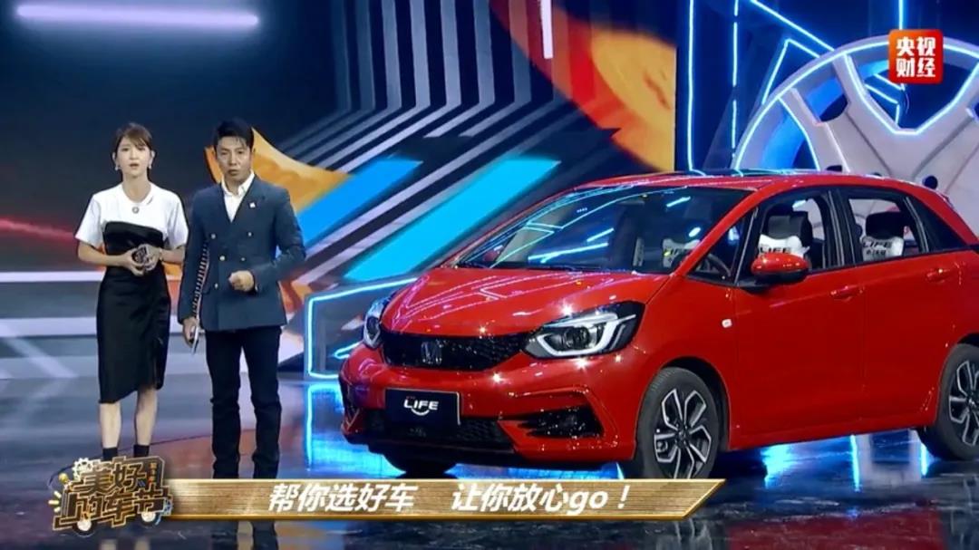 央視直播，名嘴主持竟現(xiàn)場“帶貨”？！